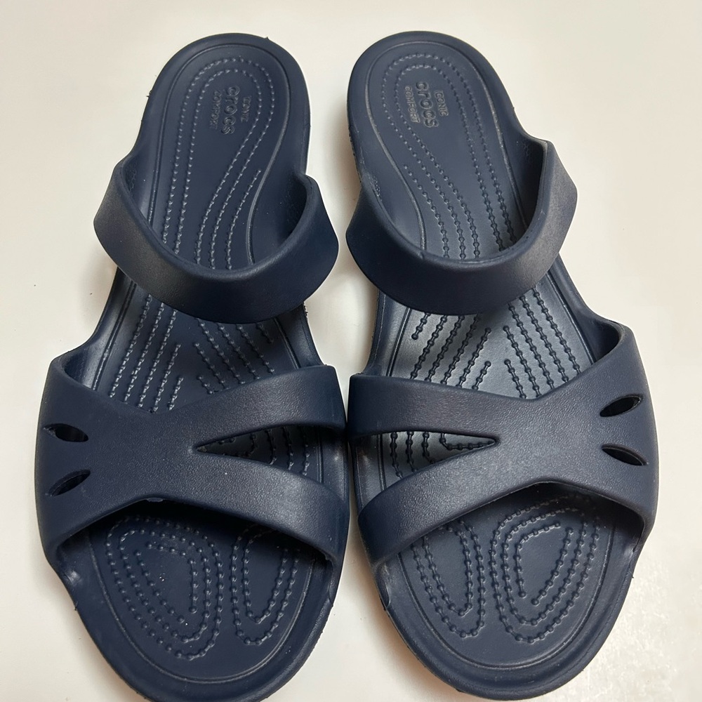 Crocs NWOT Navy Blue Women Size 11.